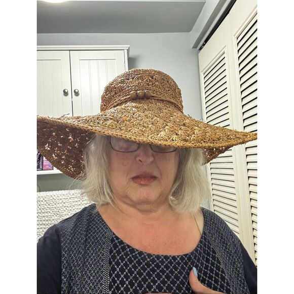 Florabella Handwoven Raffia Hat Tan Color Beach Sun Poolside Vacation Cruise - Picture 2 of 12